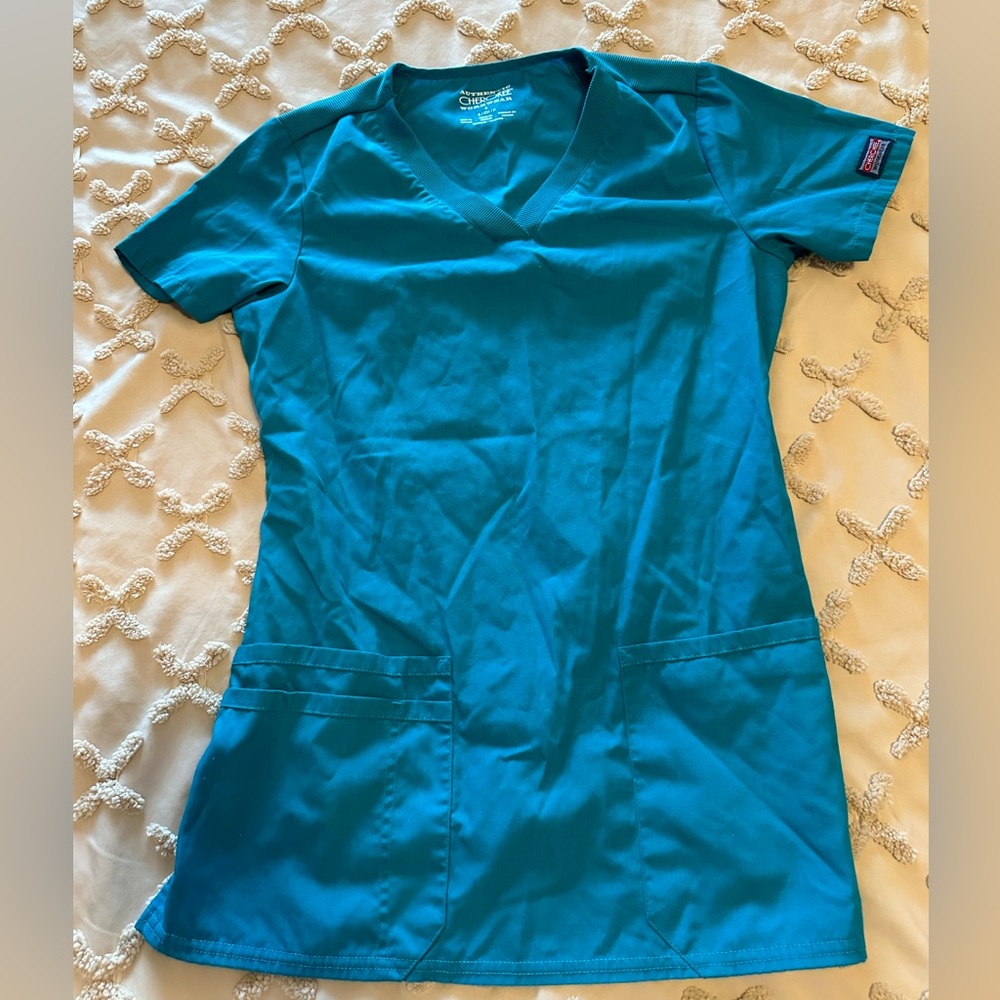 Authentic cherokee workwear teal blue scrubs top in teal blue in size small